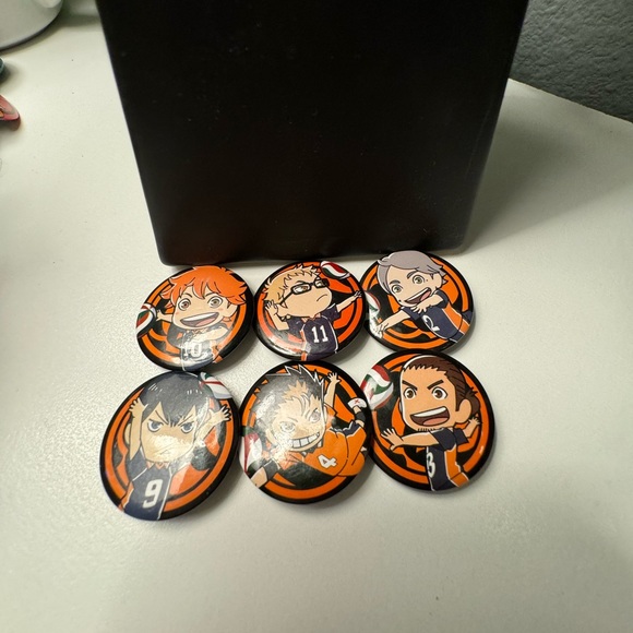 6 Haikyuu Karasuno Volleyball Team Anime Character Pins - Picture 1 of 4